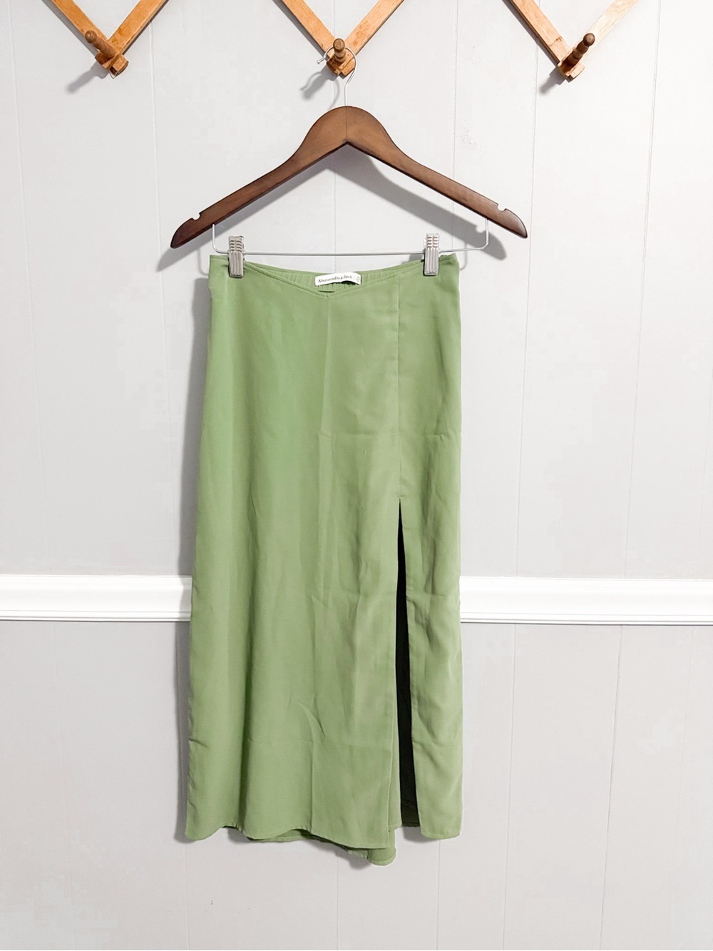 Abercrombie & Fitch Light Green Midi Skirt with Front Slit - Picture 1 of 4